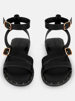 Asymetryczne sandały ze sztucznej skóry z ćwiekami