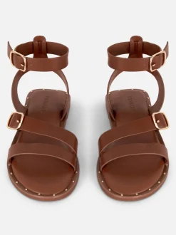 Asymetryczne sandały ze sztucznej skóry z ćwiekami