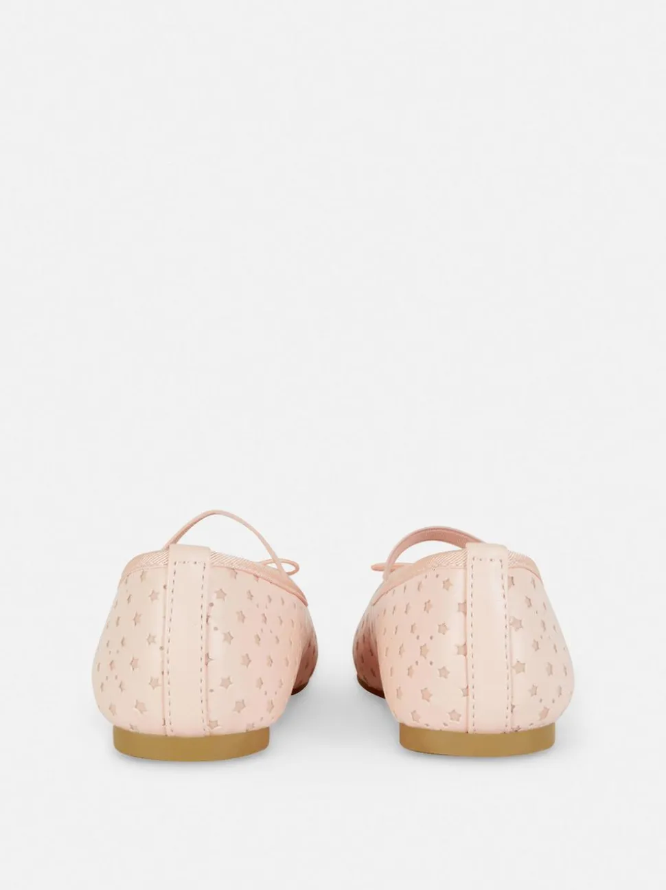 Balerinki z laserowo wycinanymi gwiazdkami