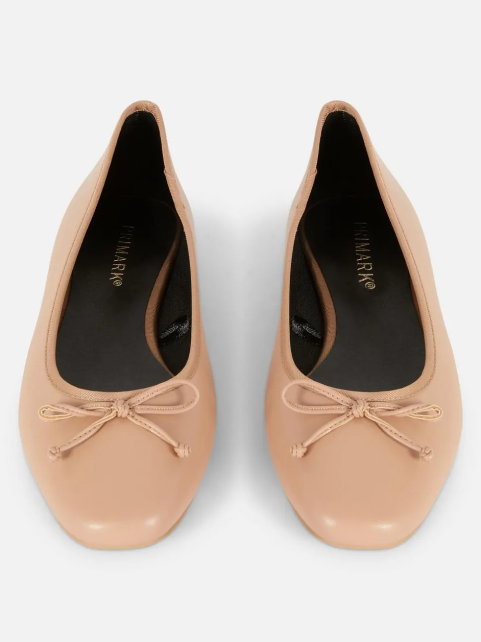 Baleriny na płaskiej podeszwie z kokardką