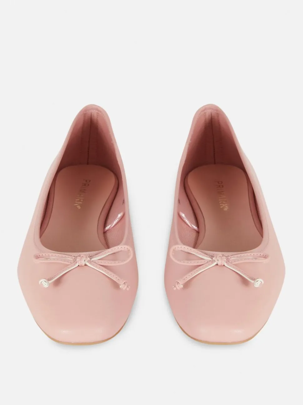 Baleriny na płaskiej podeszwie z kokardką