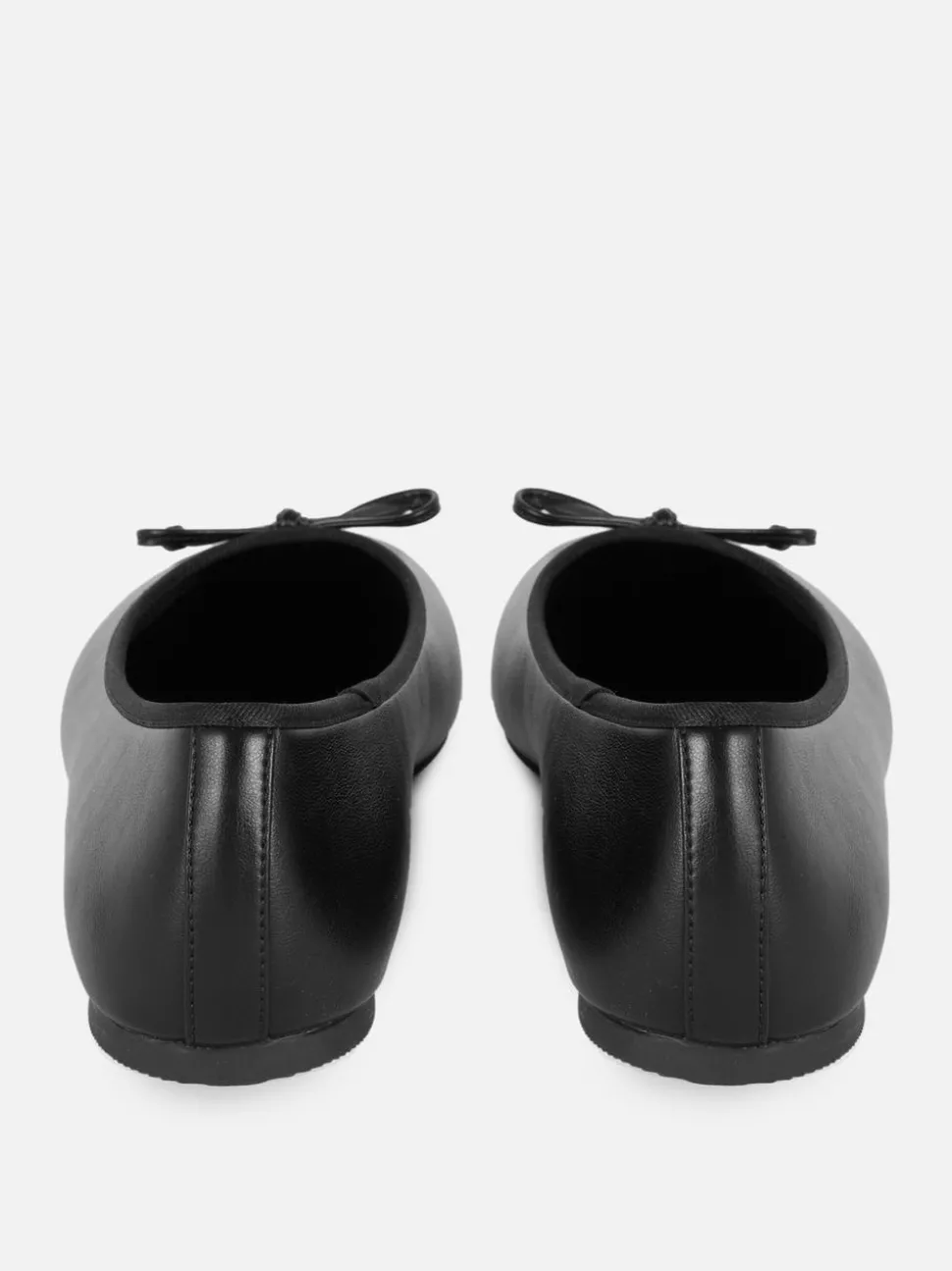 Baleriny na płaskiej podeszwie z kokardką