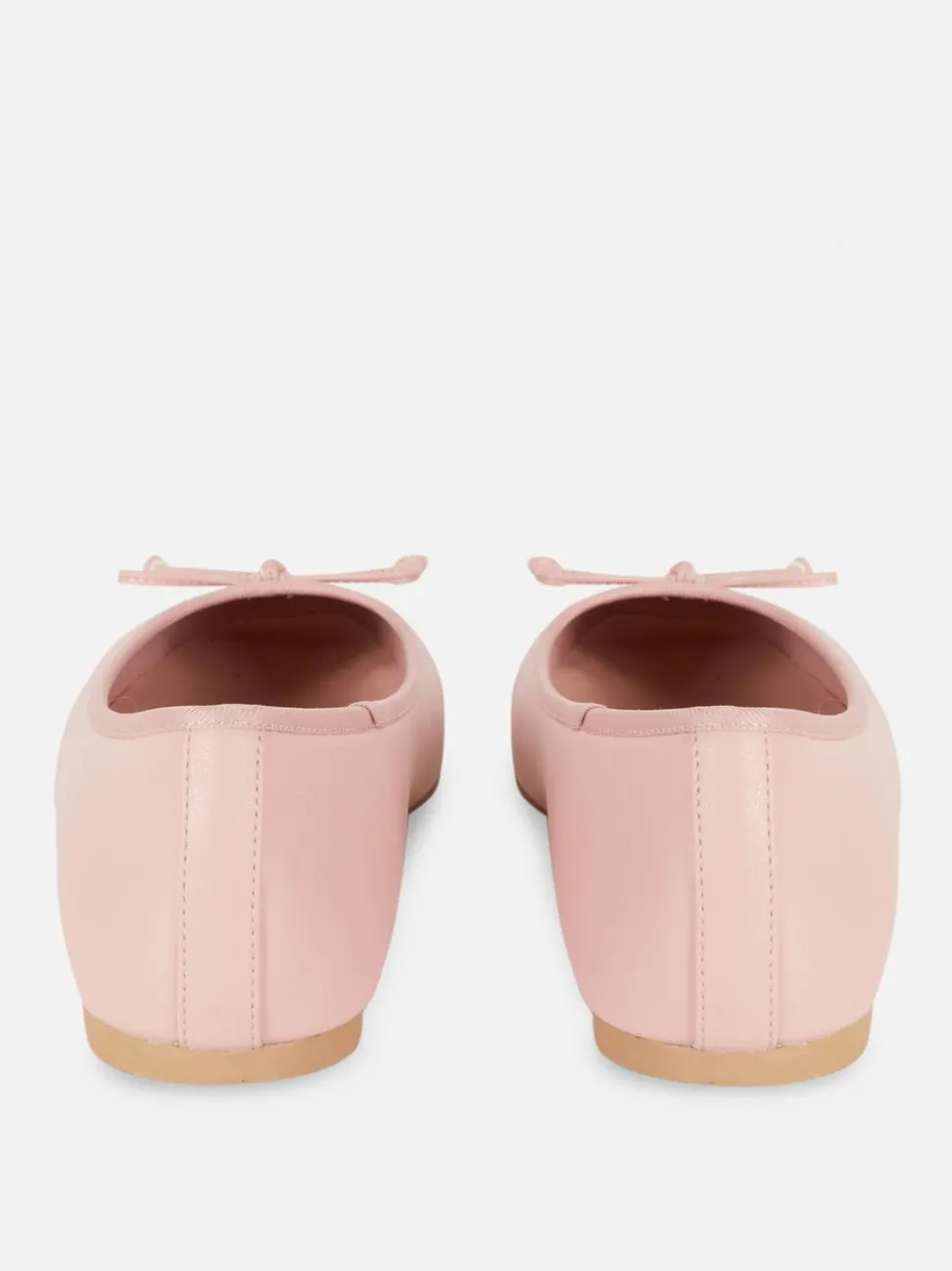 Baleriny na płaskiej podeszwie z kokardką