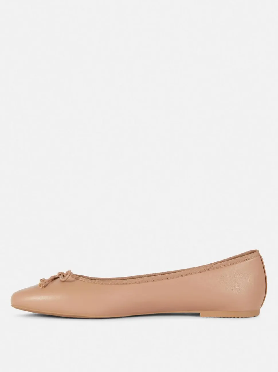 Baleriny na płaskiej podeszwie z kokardką