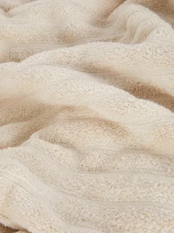 Bardzo duży prążkowany ręcznik kąpielowy