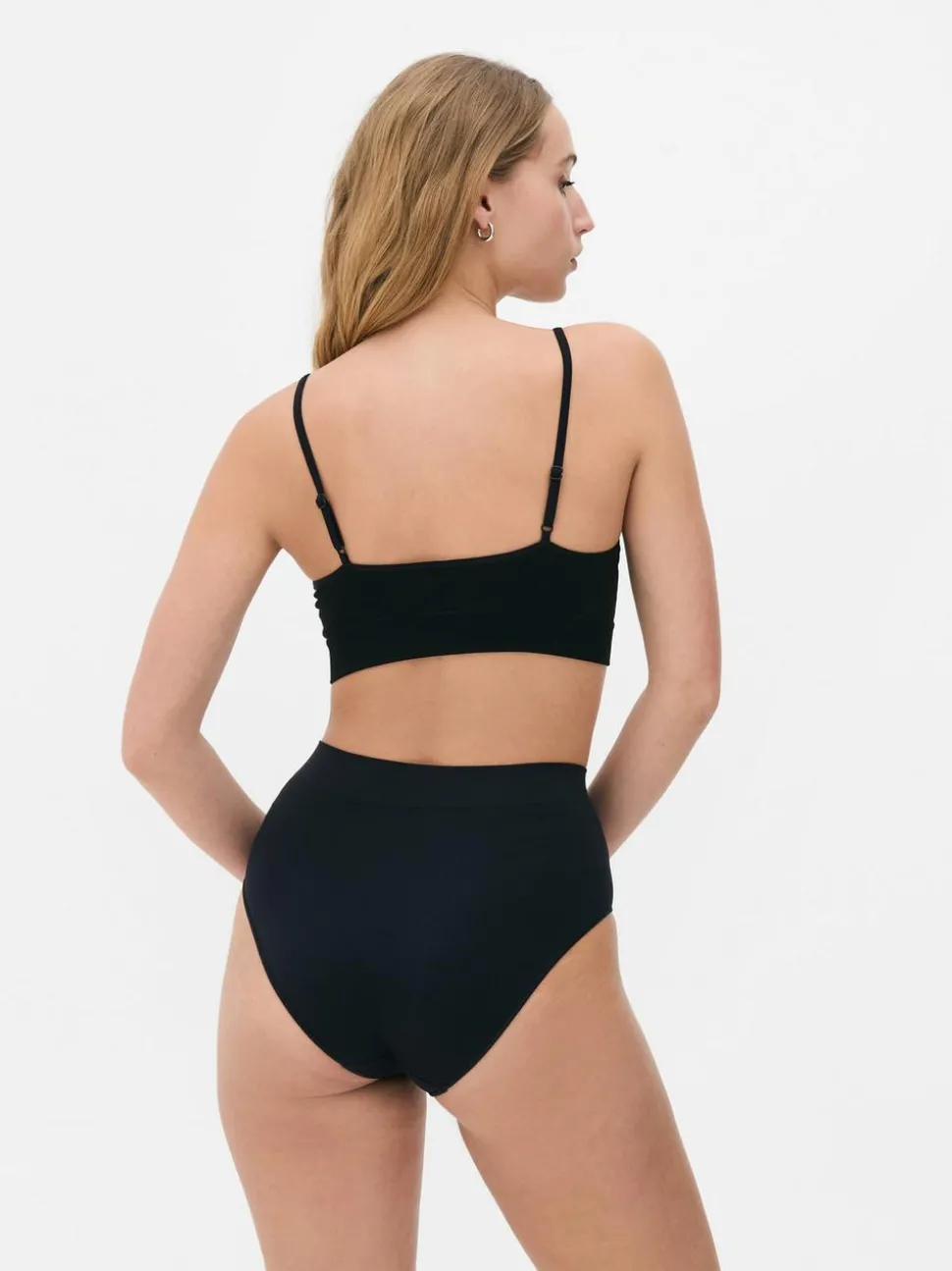 Bezszwowa braletka z dekoltem w serek