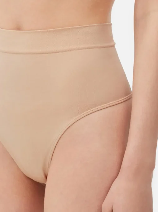 Bezszwowe modelujące stringi z wysokim stanem