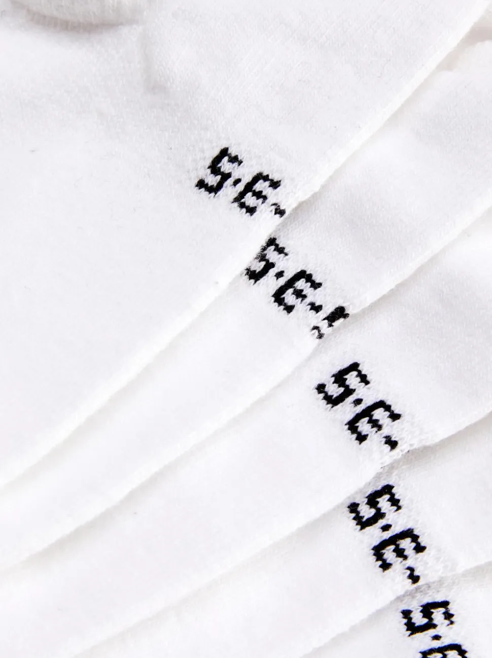 Białe skarpety sportowe