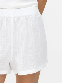 Białe tkane szorty piżamowe