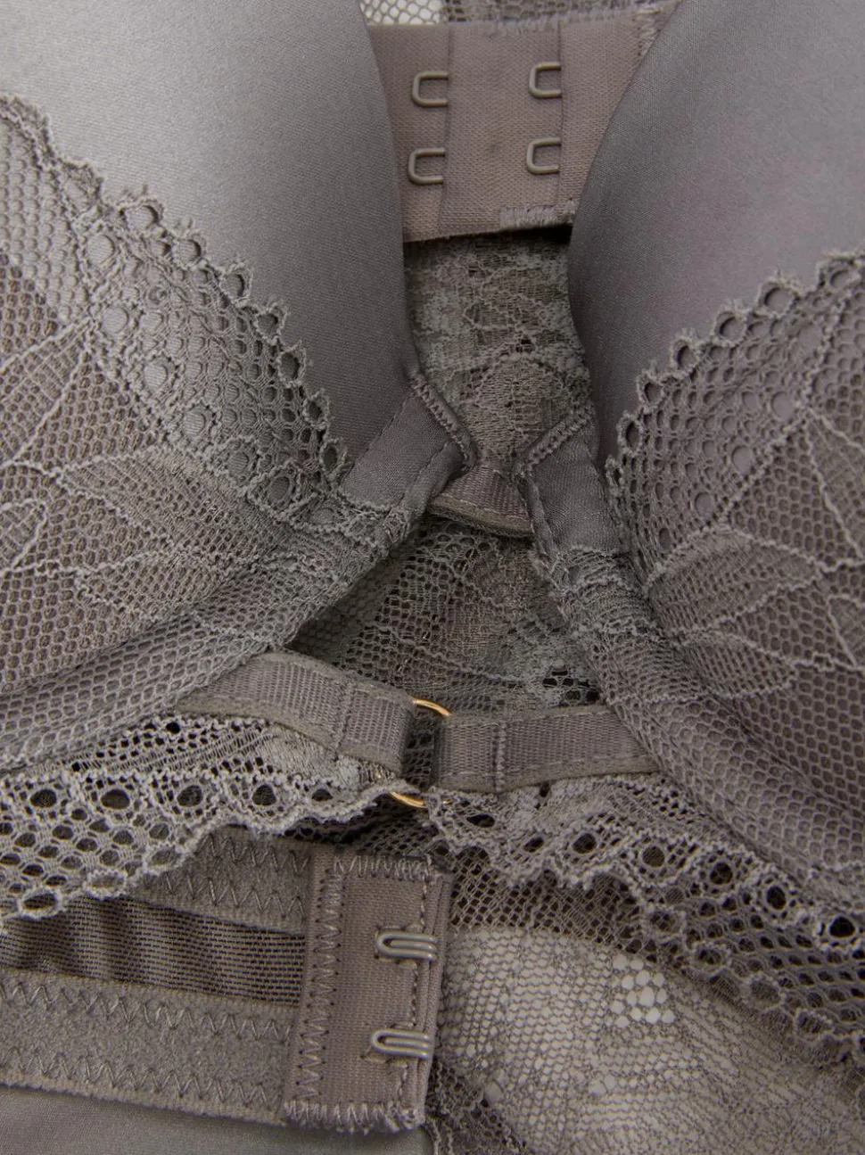 Biustonosz maximise i figi z satyny z koronką