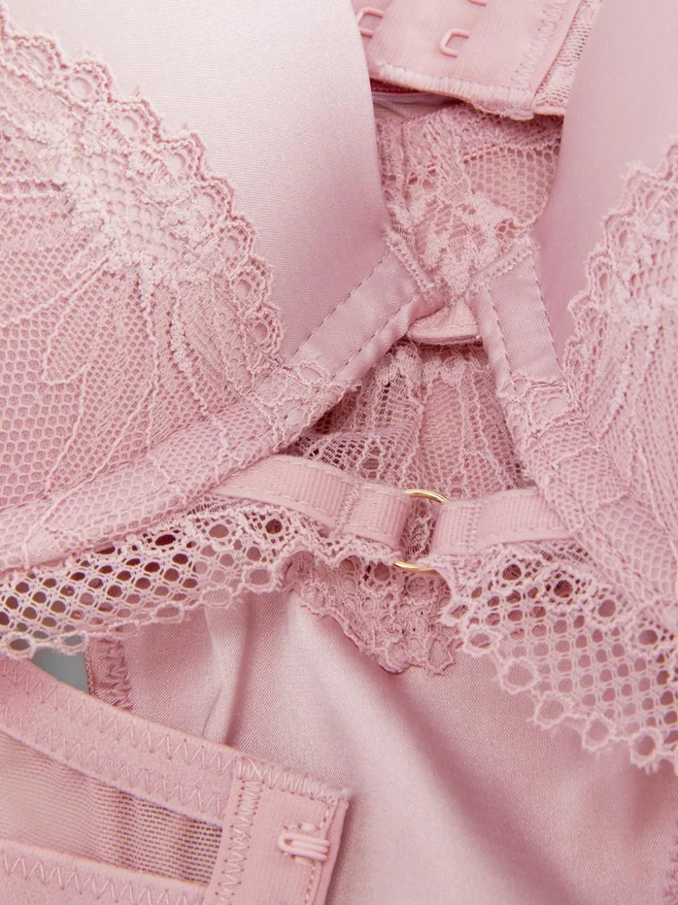 Biustonosz maximise i figi z satyny z koronką