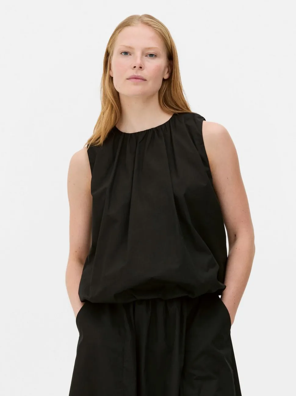 Bluzka bez rękawów o luźnym kroju The Edit