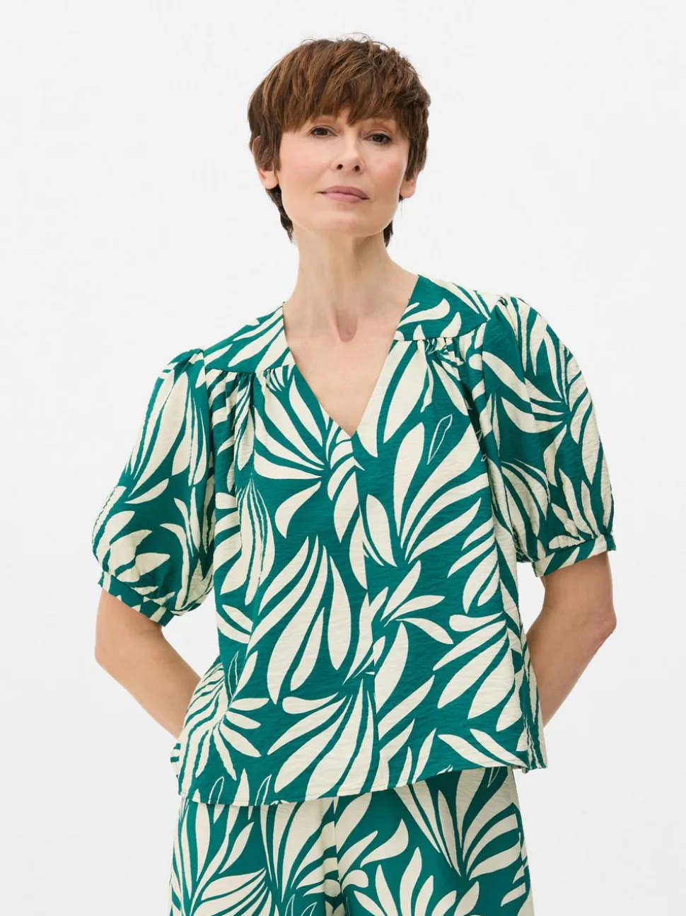 Bluzka ze wzorem w liście