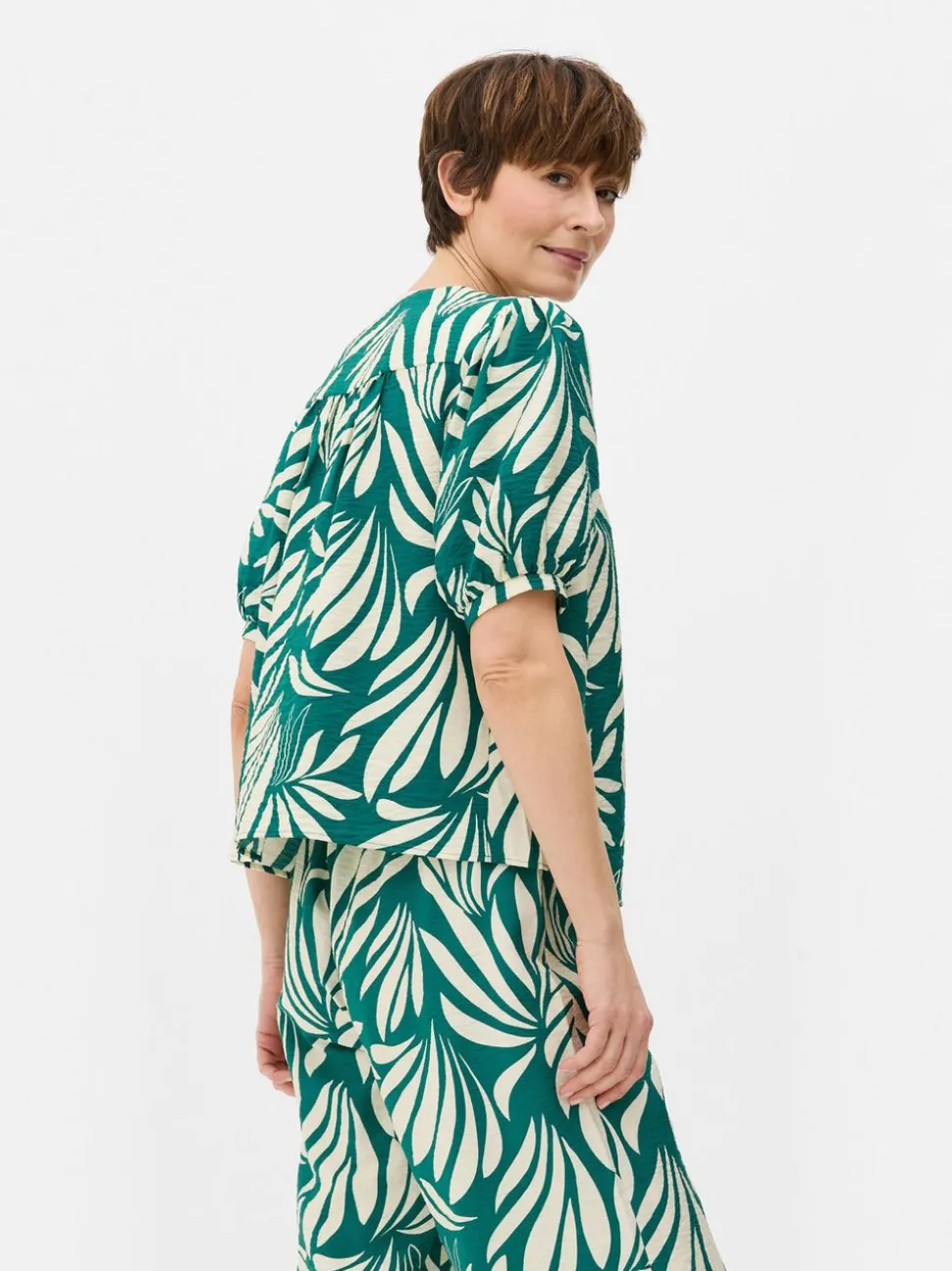 Bluzka ze wzorem w liście