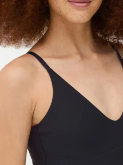 Body z formowanymi miseczkami