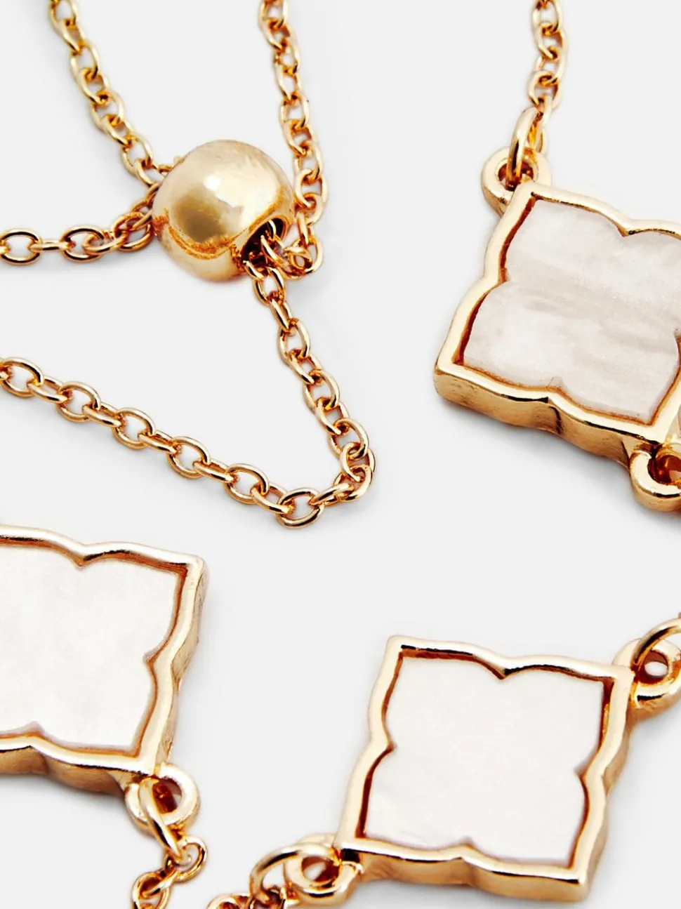 Bransoletka z abstrakcyjnym kwiatowym motywem