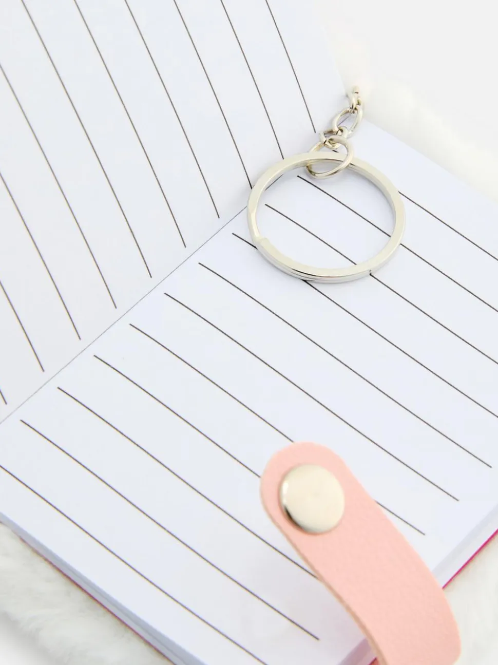 Brelok do kluczy z mininotesem, motyw Hello Kitty