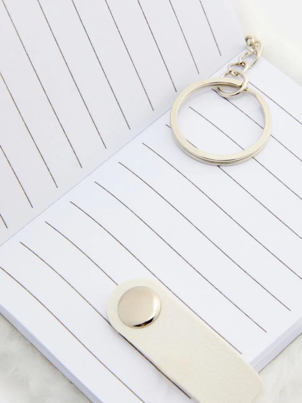 Brelok do kluczy z mininotesem, motyw Hello Kitty