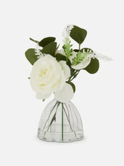 Bukiet kwiatów w szklanym wazonie