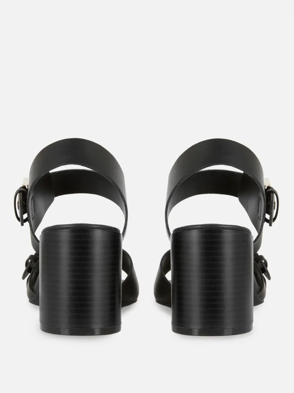 Buty na obcasie klockowym z ozdobnymi oczkami