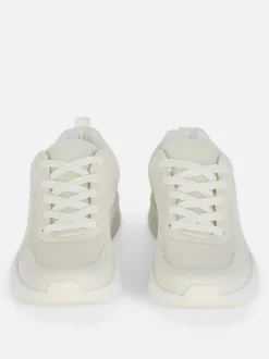 Buty sportowe na grubej podeszwie ze wstawkami