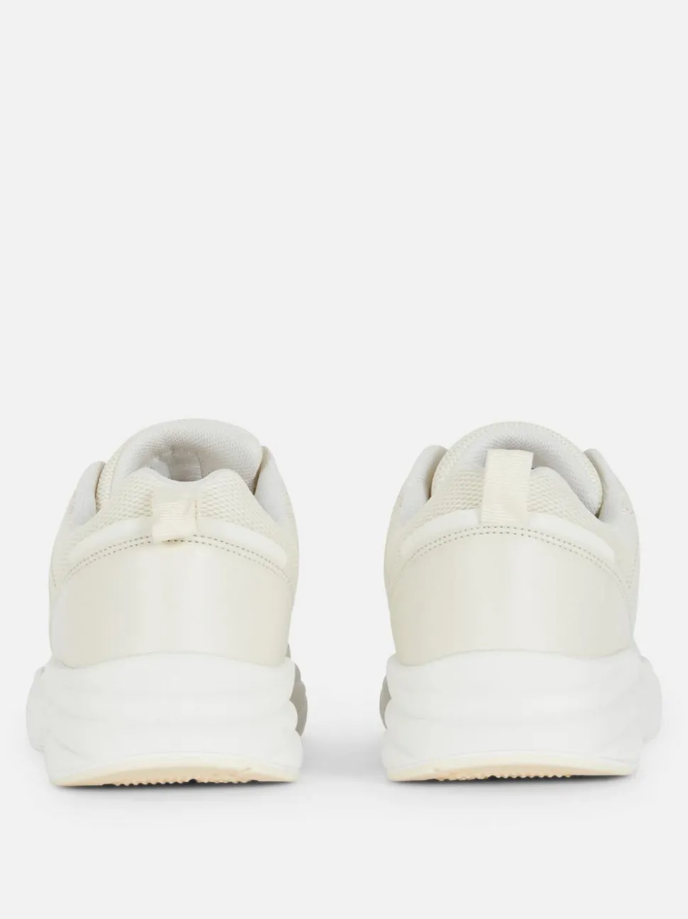 Buty sportowe na grubej podeszwie ze wstawkami