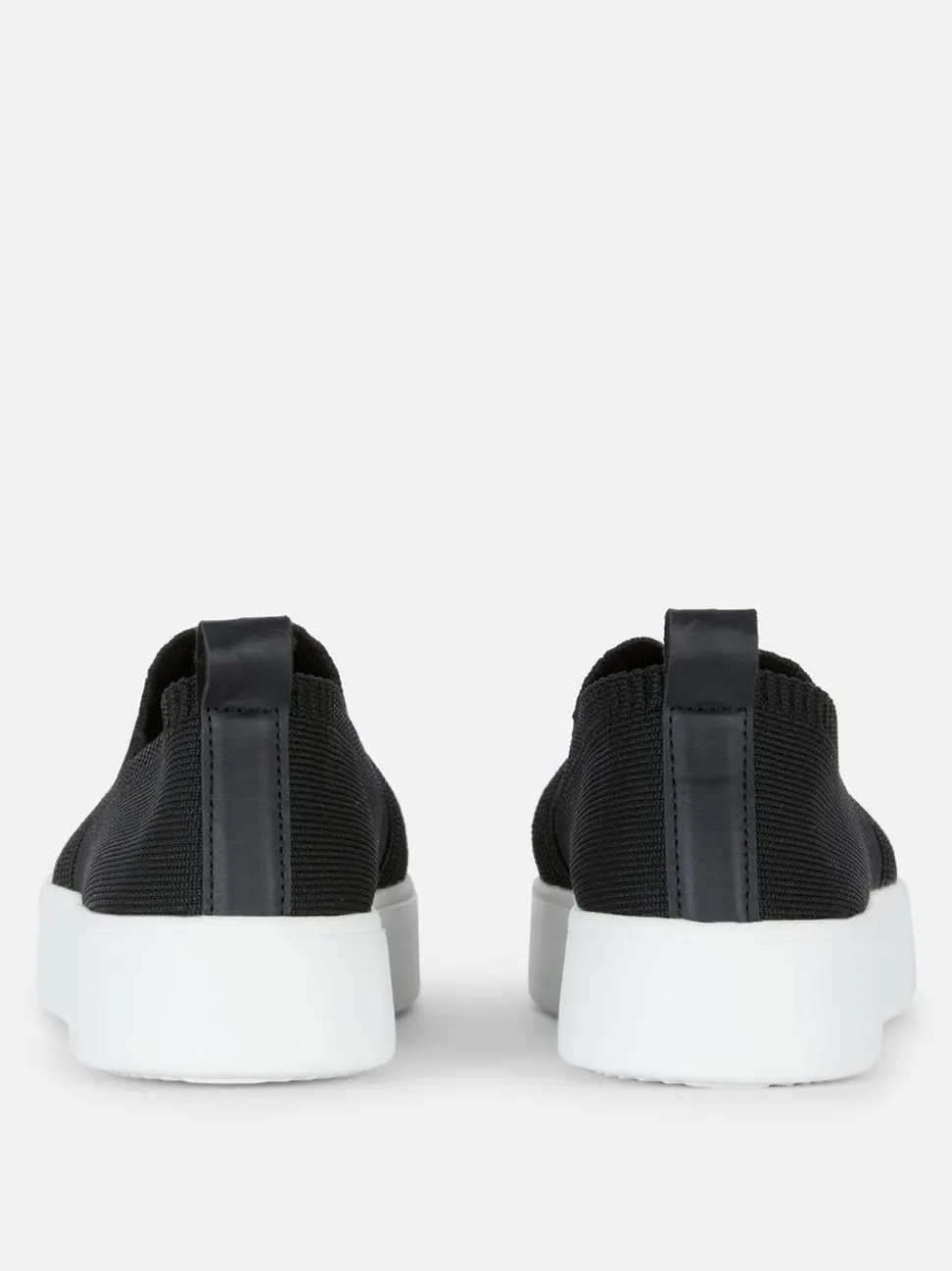 Buty sportowe z dzianinową prążkowaną cholewką