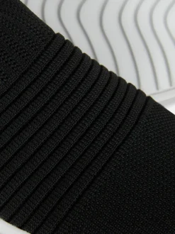 Buty sportowe z dzianinową prążkowaną cholewką