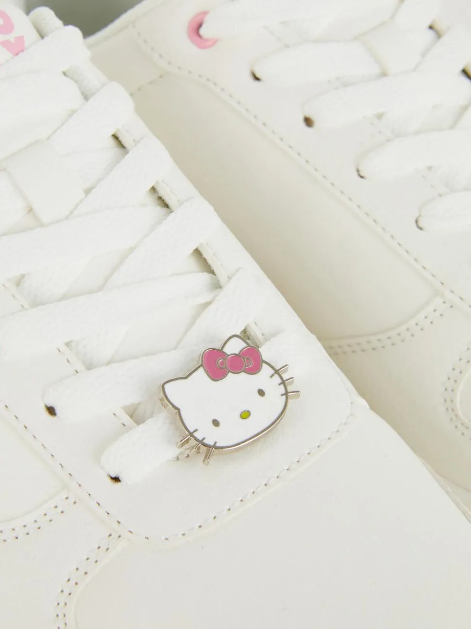 Buty sportowe z nadrukiem Hello Kitty