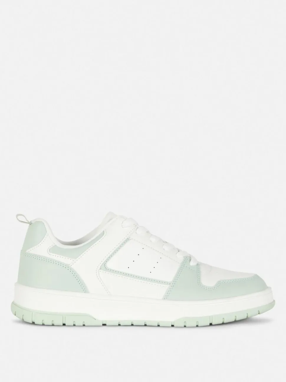 Buty sportowe z niską cholewką i panelami