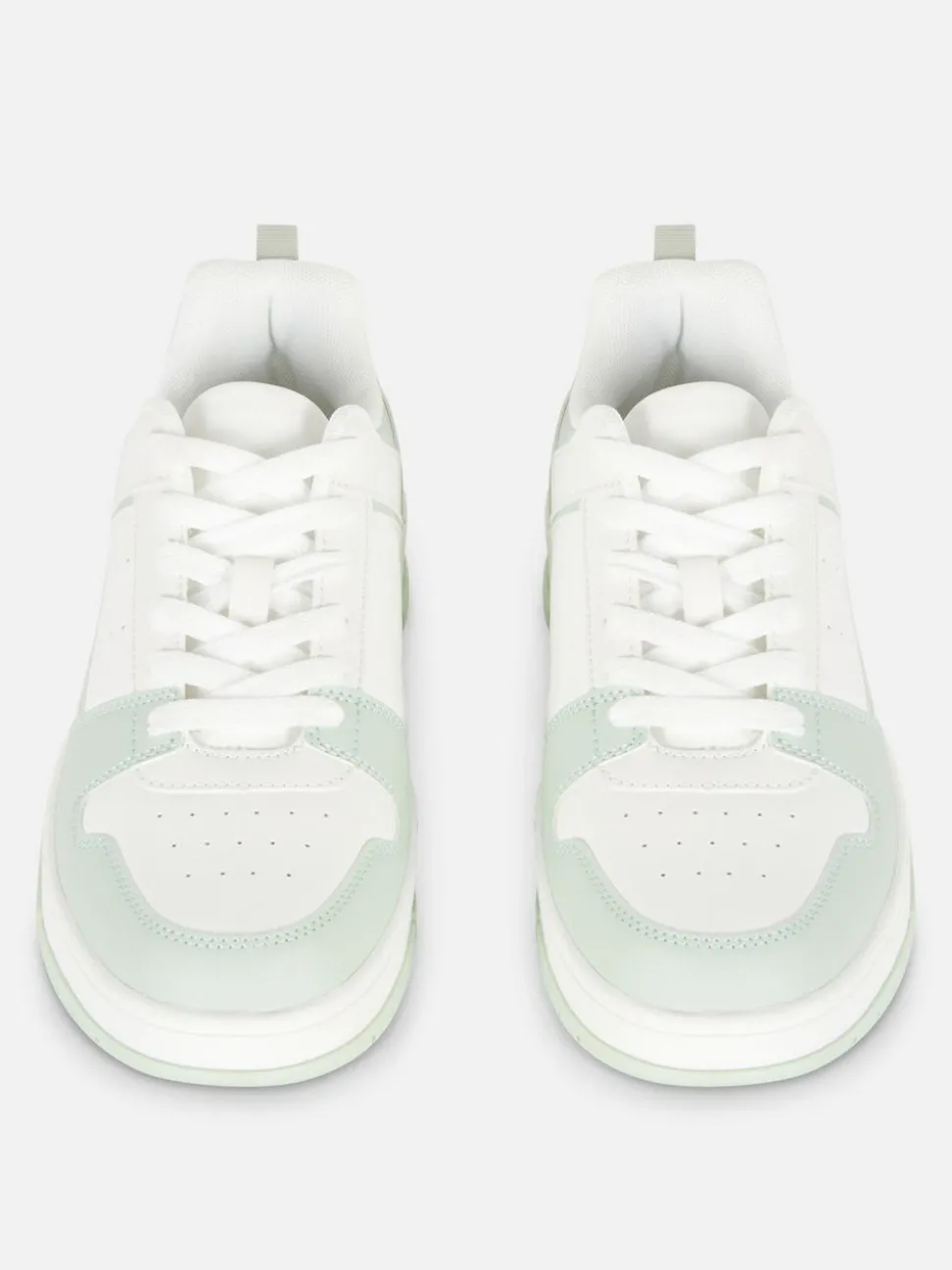 Buty sportowe z niską cholewką i panelami