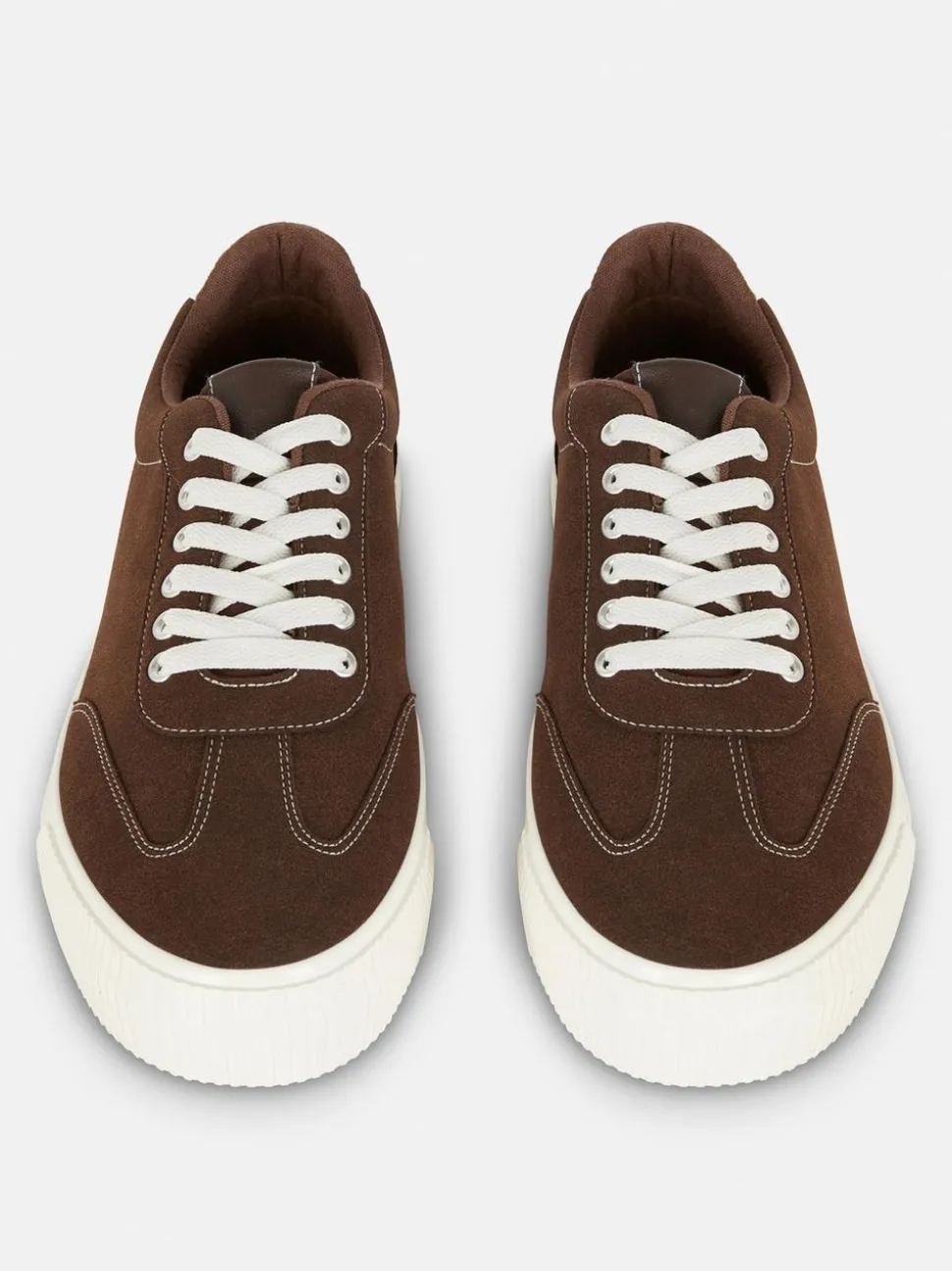 Buty sportowe z niską cholewką na grubej podeszwie