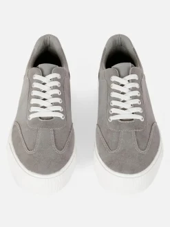 Buty sportowe z niską cholewką na grubej podeszwie