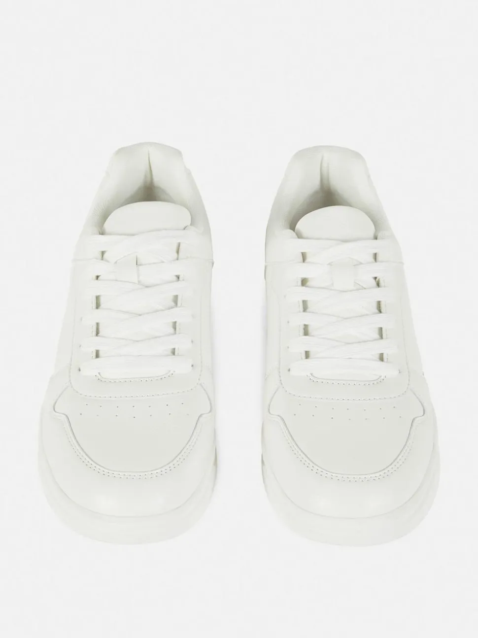 Buty sportowe z niską cholewką i panelami