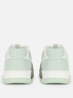 Buty sportowe z niską cholewką i panelami