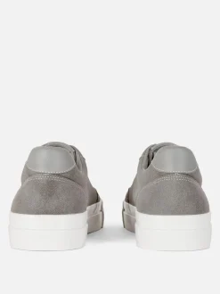 Buty sportowe z niską cholewką na grubej podeszwie