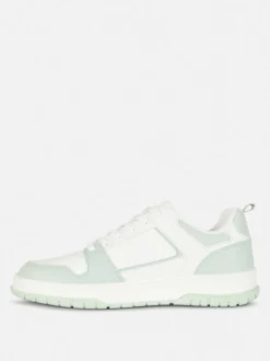 Buty sportowe z niską cholewką i panelami