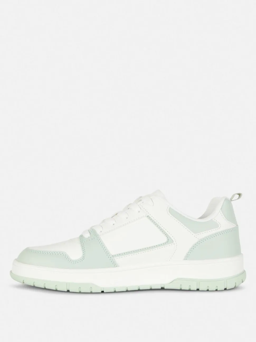 Buty sportowe z niską cholewką i panelami