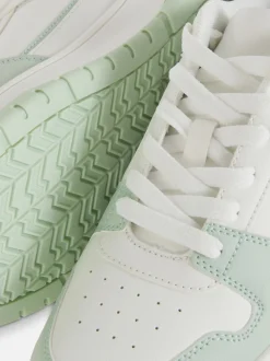 Buty sportowe z niską cholewką i panelami