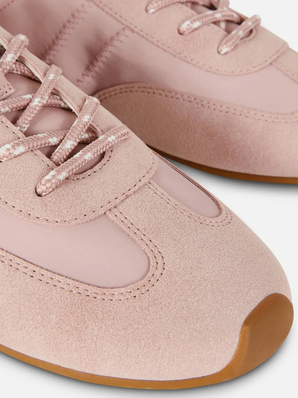 Buty sportowe z niską cholewką