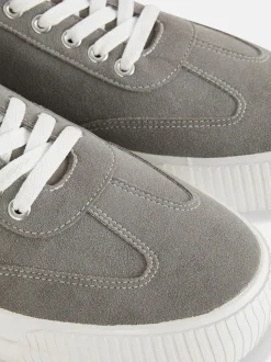 Buty sportowe z niską cholewką na grubej podeszwie