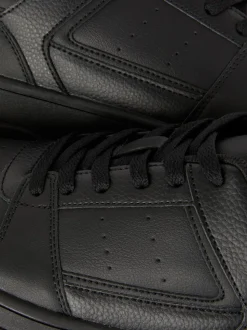 Buty sportowe z niską cholewką i panelami