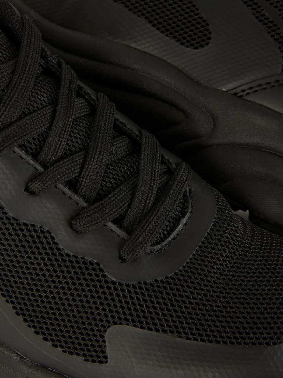 Buty sportowe z niską cholewką z panelami