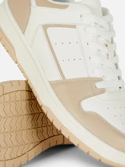 Buty sportowe z niską cholewką i panelami