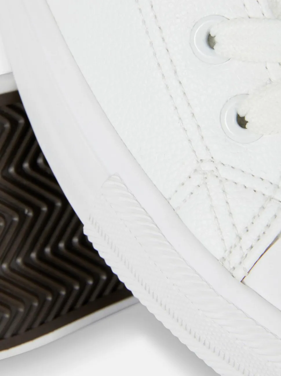 Buty sportowe ze sztucznej skóry z niską cholewką