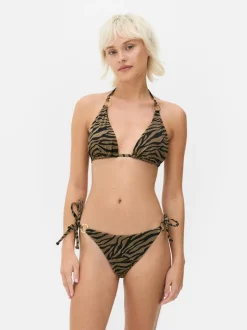 Błyszcząca trójkątna góra od bikini w zeberkę