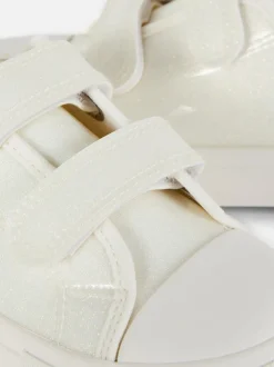 Błyszczące płócienne buty sportowe z niską cholewką