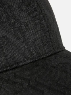 Czapka z daszkiem z monogramowymi inicjałami