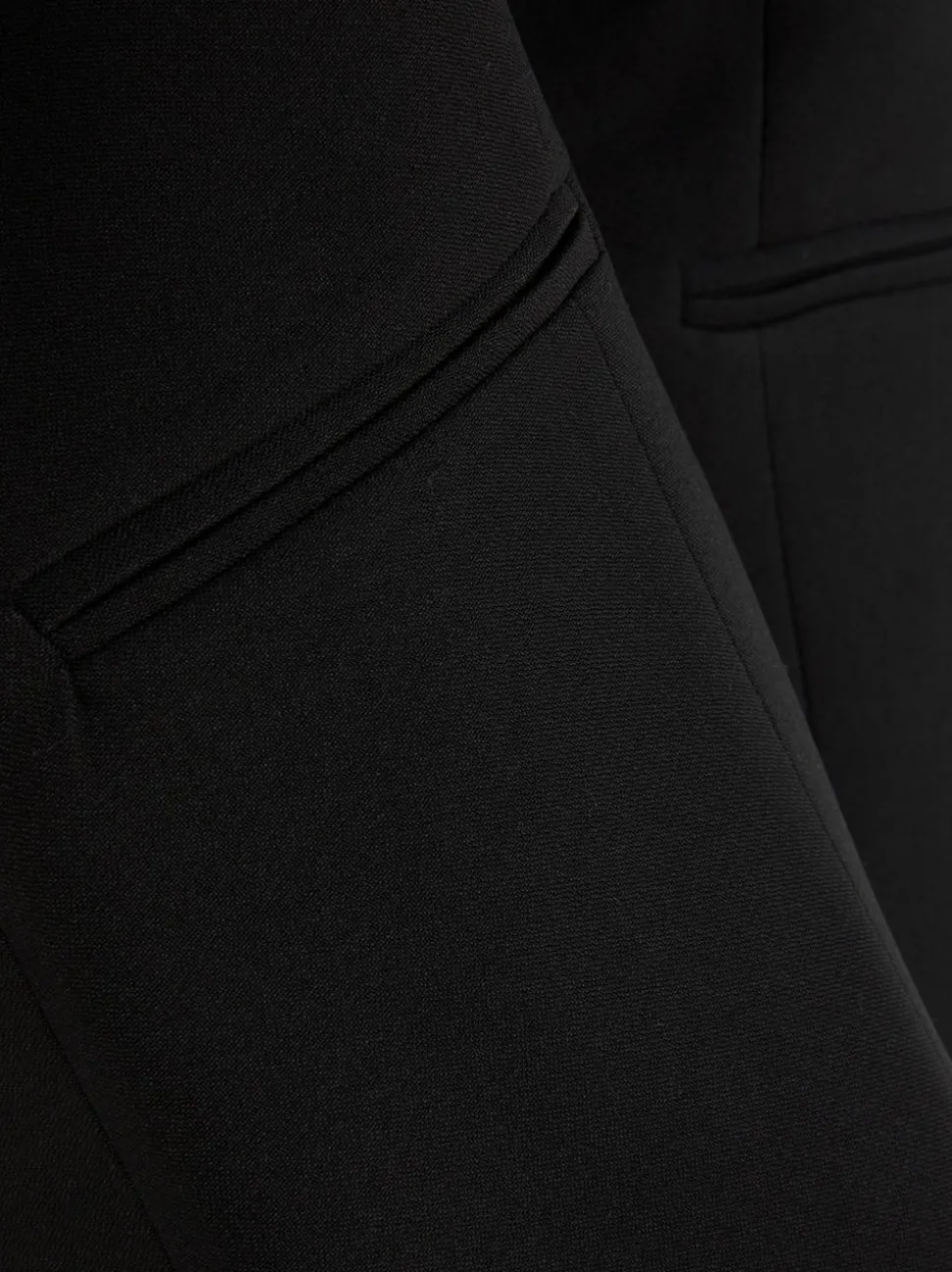 Czarna kamizelka o wydłużonym kroju