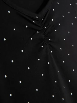 Dżersejowa sukienka w kropki z dekoltem w serek